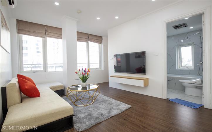 2 bedroom apartment on Kim Ma street, near Ngoc Khanh lake